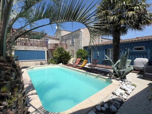 Outdoor pool, a heated pool - Furnished apartment with swimming pool (Saint-Georges-d'Oléron)