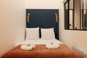 2 chambres, bureau, fer et planche à repasser, lit parapluie