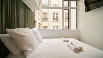 2 Schlafzimmer, Schreibtisch, Bügeleisen/Bügelbrett, Reisekinderbett