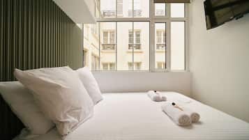 2 chambres, bureau, fer et planche Ă repasser, lit parapluie