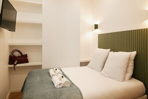 2 Schlafzimmer, Schreibtisch, Bügeleisen/Bügelbrett, Reisekinderbett