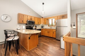 Micro-ondes, four, plaque de cuisson, lave-vaisselle