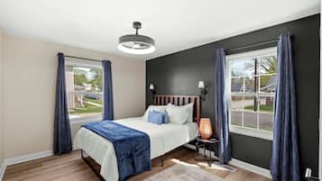 4 chambres, bureau, fer et planche Ă repasser, lit parapluie