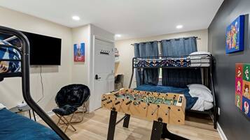 4 bedrooms, desk, iron/ironing board, travel crib