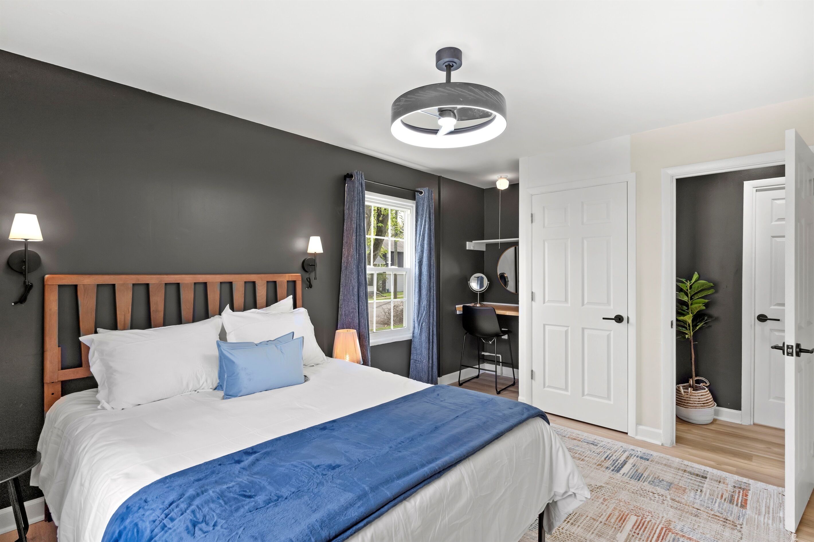 4 Schlafzimmer, Schreibtisch, Bügeleisen/Bügelbrett, Reisekinderbett