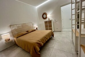 Bügeleisen/Bügelbrett, Reisekinderbett, WLAN, Bettwäsche