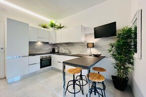 Kühlschrank, Ofen, Herdplatte, Geschirrspüler