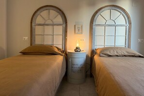 Bügeleisen/Bügelbrett, Reisekinderbett, WLAN, Bettwäsche