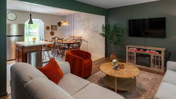 Smart TV, fireplace