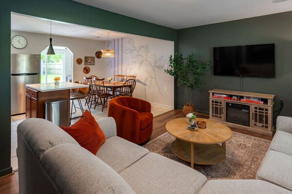 Smart TV, fireplace