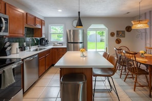 Fridge, microwave, oven, stovetop - Family Home | Game Room • Fenced Yard • Firepit (Loveland)