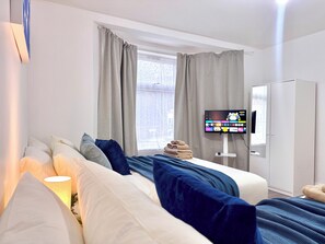 1 bedroom, iron/ironing board, WiFi, bed sheets - Comfy Studio 30min to Central London (Wembley)