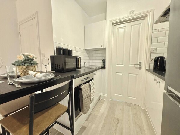 Fridge, microwave, oven, stovetop