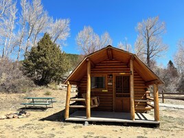 Basic Cabin, Mountain View | Free WiFi
