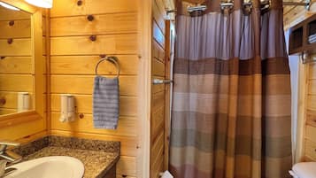 Deluxe Cabin, Mountain View | Bathroom | Shower, towels, toilet paper