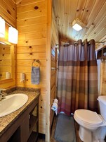 Ducha, toallas, papel higiénico