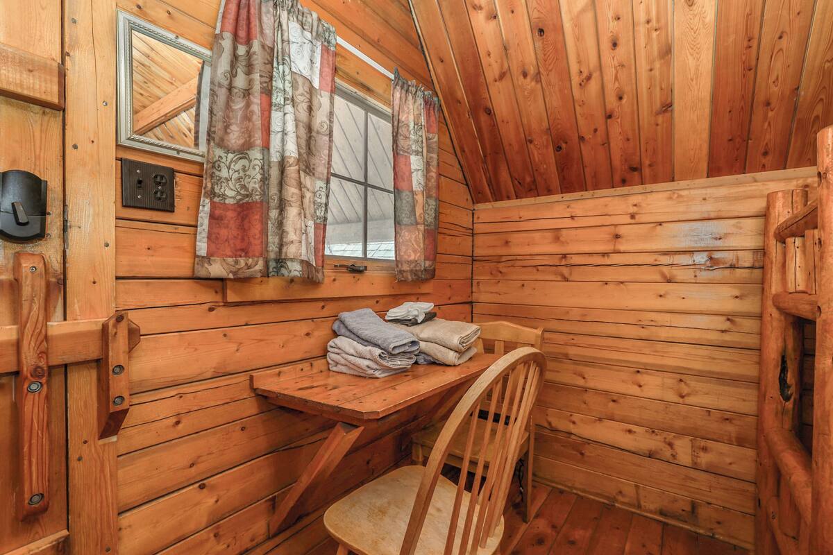 Basic Cabin, Mountainside | Free WiFi