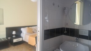 Comfort Double Room | Bathroom - Eco bed and breakfast Marela (Rome)