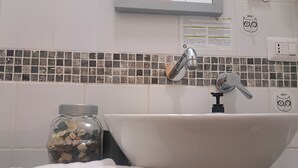 Deluxe Triple Room | Bathroom - Eco bed and breakfast Marela (Rome)