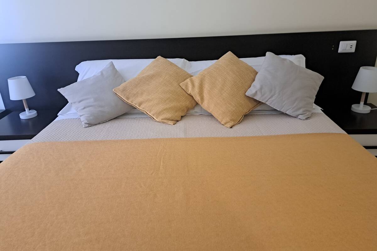 Comfort Double Room | In-room safe, desk, laptop workspace, blackout drapes