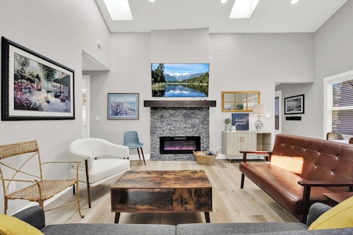 Chef's Kitchen and Hot Tub at Nymph's Haven