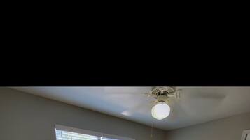 2 Schlafzimmer, Bügeleisen/Bügelbrett, WLAN