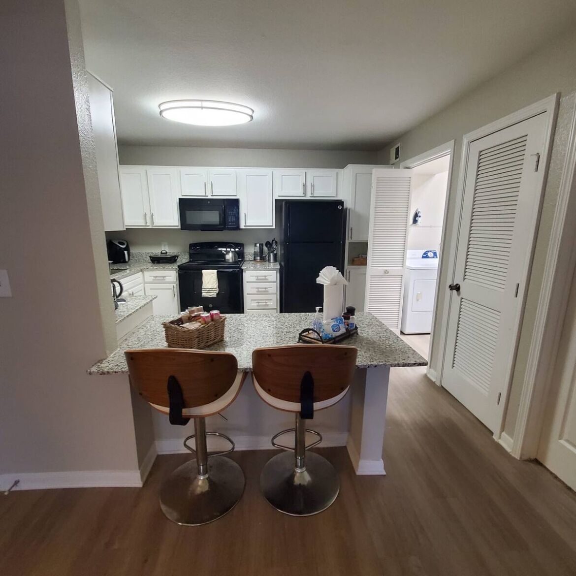 Microondas, horno, placa de cocina, lavavajillas