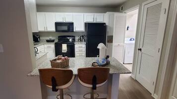 Mikrowelle, Ofen, Herdplatte, Geschirrspüler