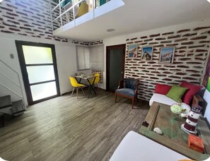 Living area - El Tunco Surf City Shelter (Tamanique)