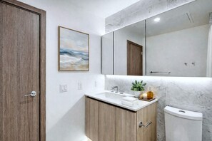 17-bathroom-vanity - Furnished Monthly Lake-View Condo, 42nd Floor, Downtown Toronto · Desk & Pool (Toronto)
