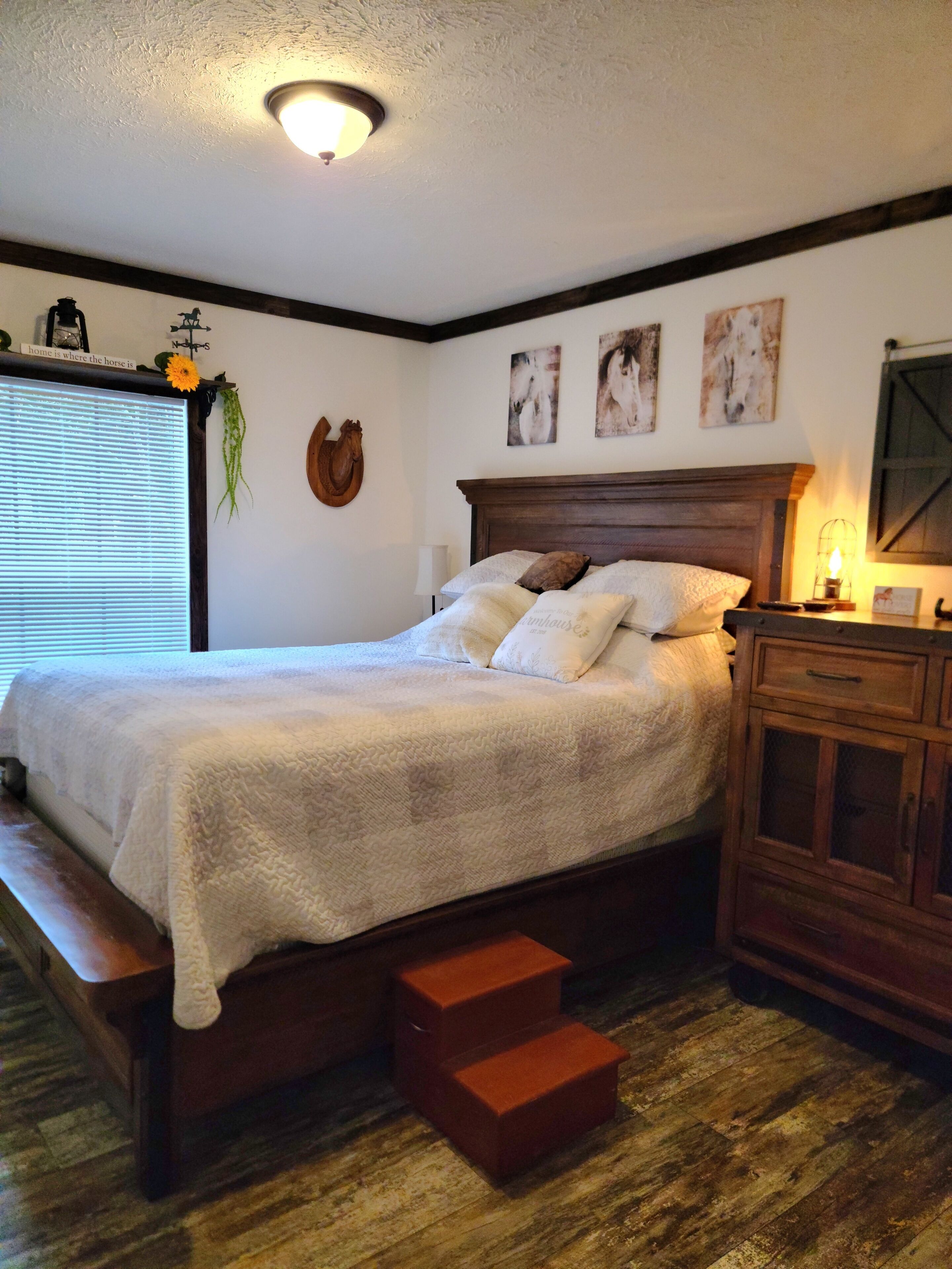3 bedrooms, iron/ironing board, WiFi (free), bed sheets