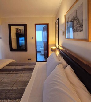 2 chambres, fer et planche à repasser, Wi-Fi, draps fournis