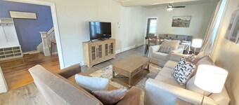 Spacious 5-bedroom house in delightful Saint Paul with WiFi, AC