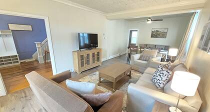 Spacious 5-bedroom house in delightful Saint Paul with WiFi, AC