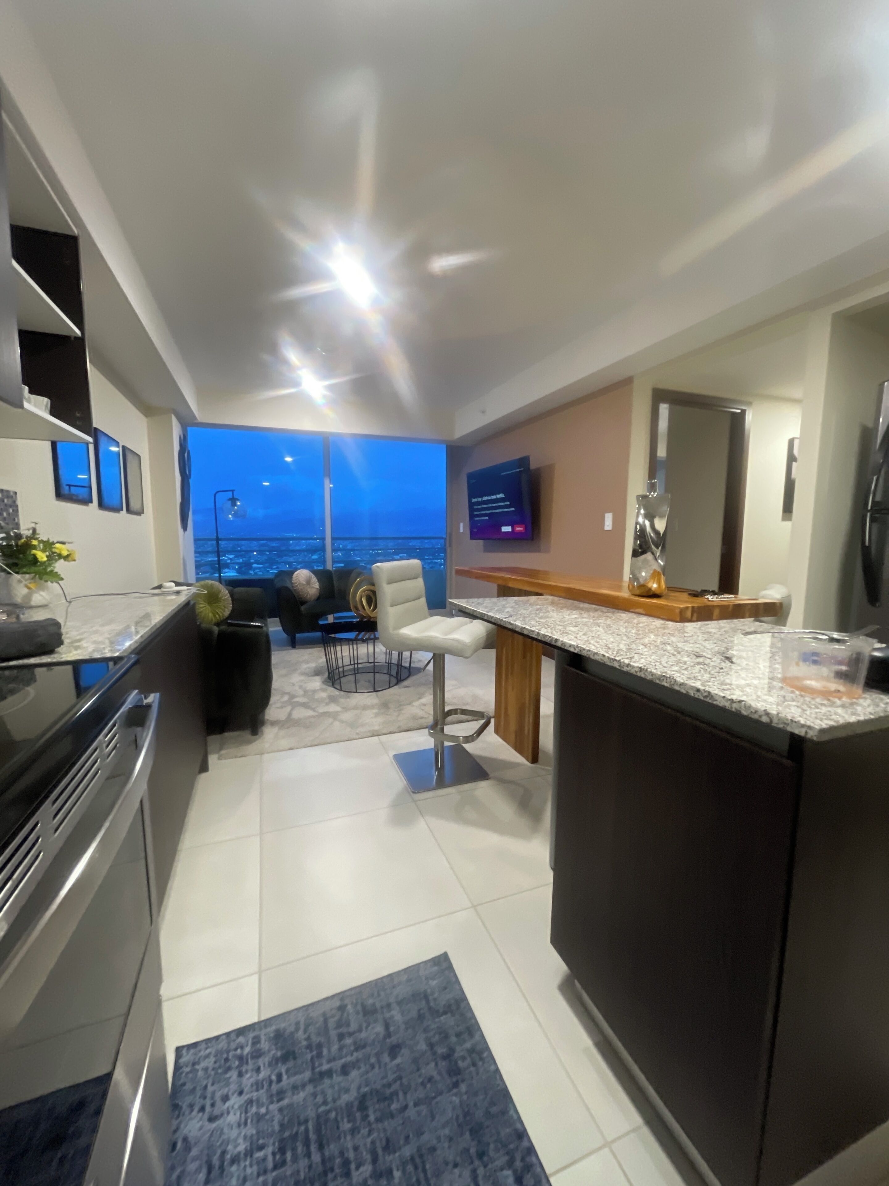 Microondas, horno y placa de cocina