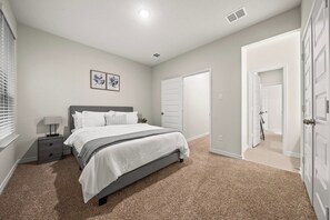 4 bedrooms, iron/ironing board, WiFi, bed sheets