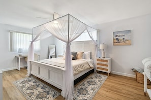 3 bedrooms, desk, iron/ironing board, travel crib