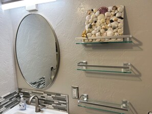 Towels - Charming studio with WiFi and AC in lovely Location in Sanders Beach Nbrhd, CDA (Coeur d'Alene)