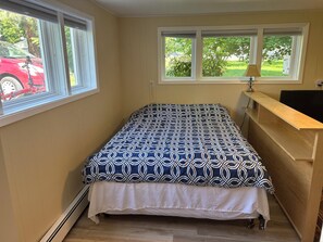 WiFi, bed sheets - Charming studio with WiFi and AC in lovely Location in Sanders Beach Nbrhd, CDA (Coeur d'Alene)