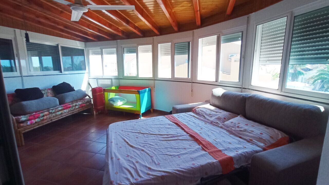 4 slaapkamers, een strijkplank/strijkijzer, reisbedje, gratis wifi