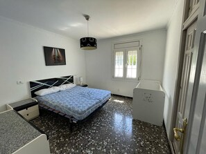 4 chambres, fer et planche à repasser, Wi-Fi gratuit