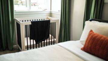 4 bedrooms, desk, iron/ironing board, free WiFi