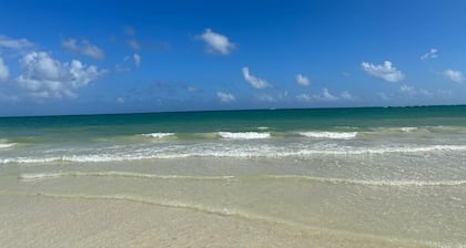 Charming 2-bedroom bungalow in lovely Tulum with WiFi, AC