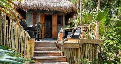 Charming 2-bedroom bungalow in lovely Tulum with WiFi, AC