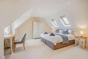 5 bedrooms, desk, travel cot, WiFi