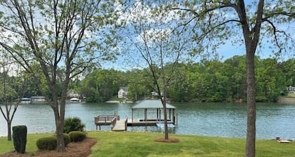 Lakeview Hideaway – Family-Friendly Lakefront Escape