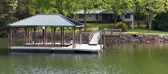 Lakeview Hideaway – Family-Friendly Lakefront Escape