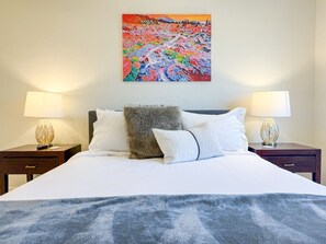 3 bedrooms, desk, iron/ironing board, free WiFi