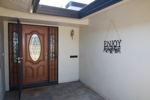 Interior - Cozy 3-bedroom house with office near the American River (Sacramento)