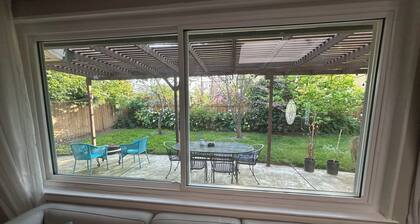 Cozy 3-bedroom house with office near the American River